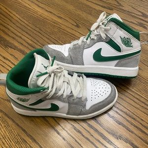 Jordan 1 Mid SE Grey green preschool size 13